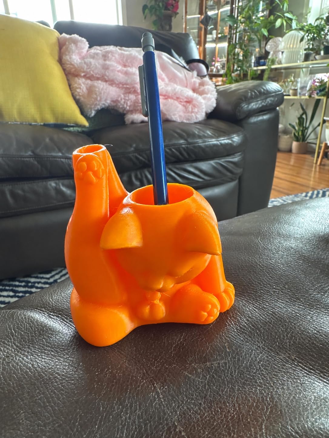 Grooming Cat Pen Holder