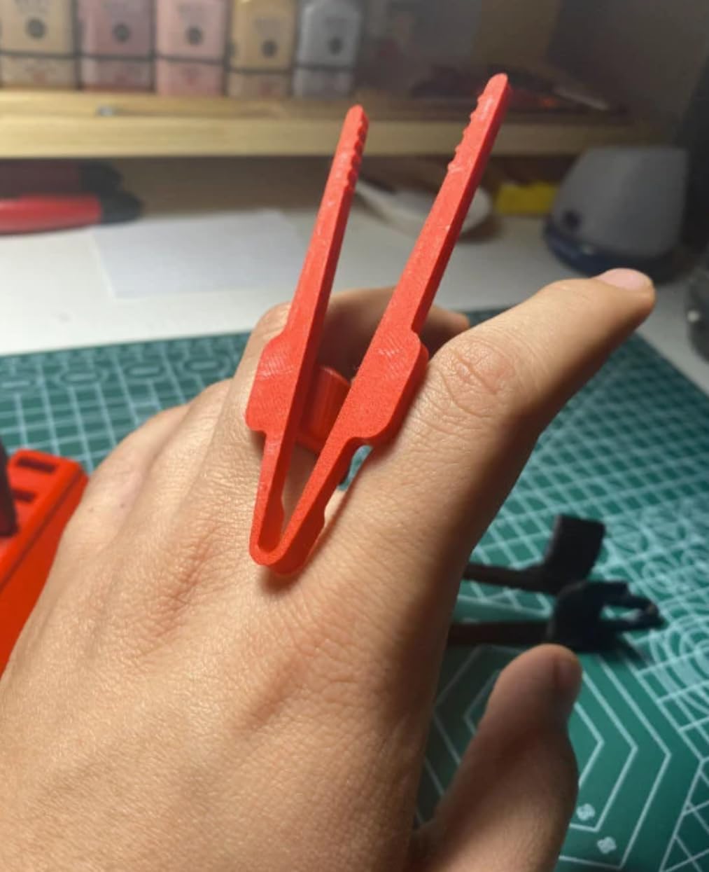 Finger Chopsticks - Wearable Gaming Snack Tool