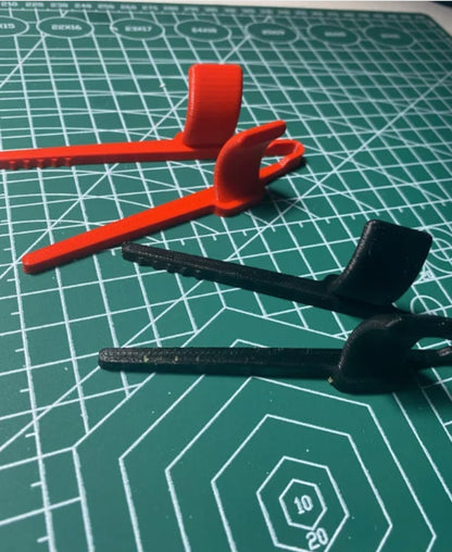 Finger Chopsticks - Wearable Gaming Snack Tool