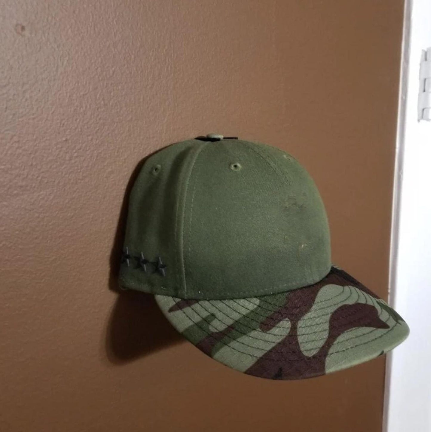 Low-Profile Hat Hanger - STICK TO WALL | Hat Wall Clip Hook 3M Strips