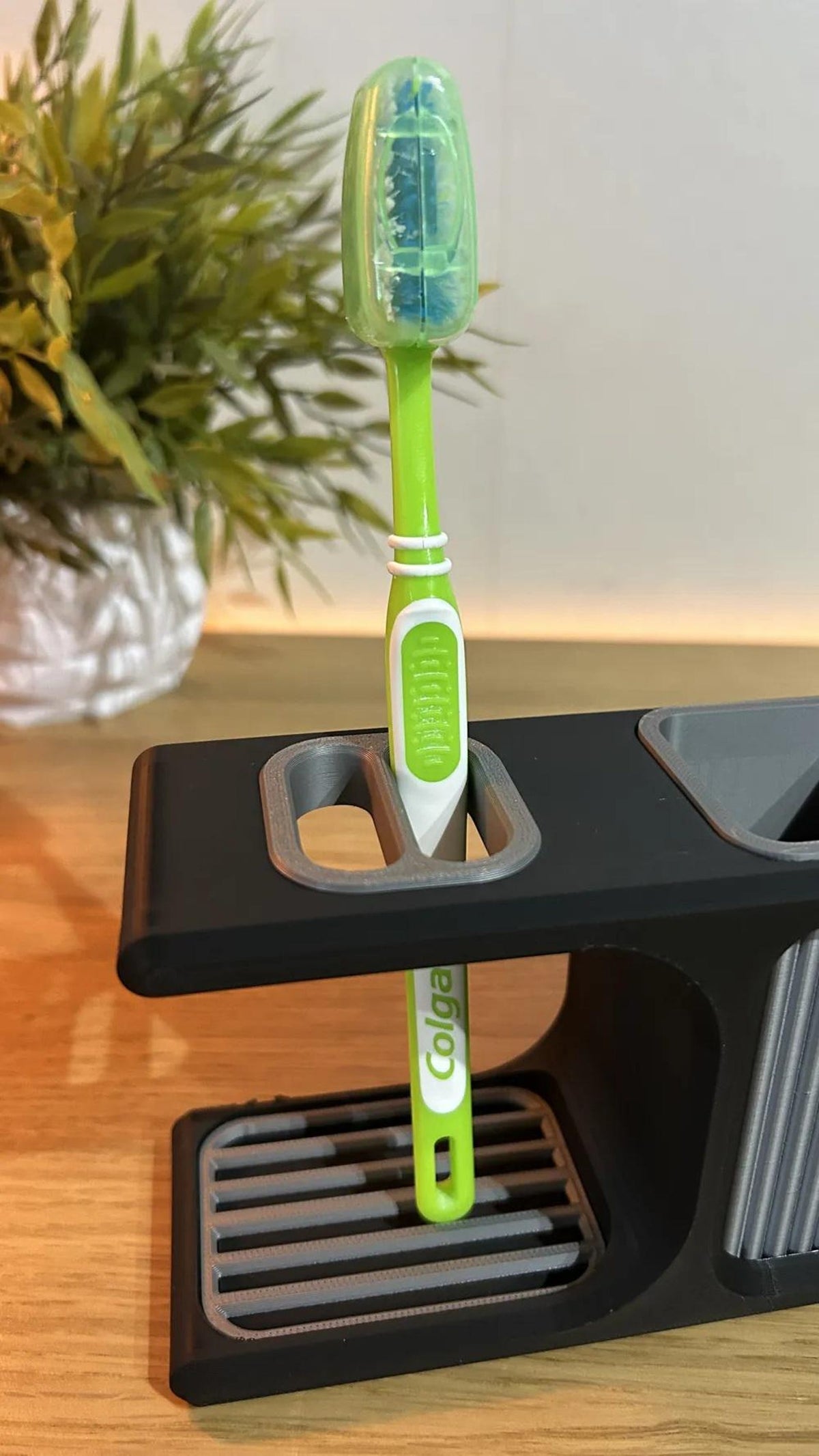Manual toothbrush in the small-brush insert