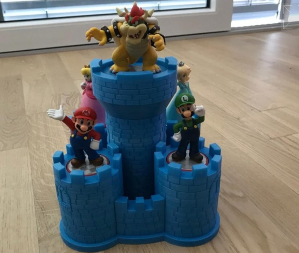 Bowser's Castle Amiibo Holder - Display Stand for 5 Figures