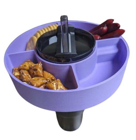 Four-compartment snack tray fitted on a 40 oz tumbler