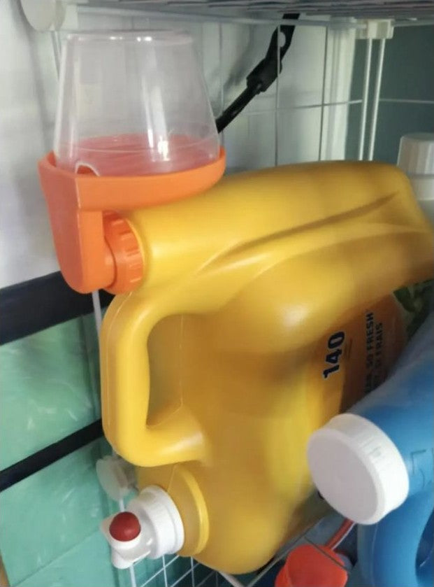 Self-Draining Laundry Detergent Saver